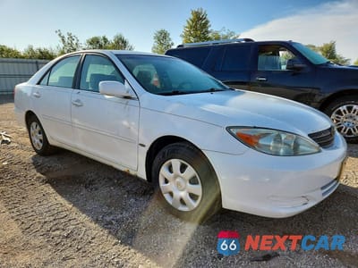 Czwarte zdjęcie samochodu z boku: 2002 TOYOTA CAMRY LE VIN:4T1BE32K62U050497 - miniatura