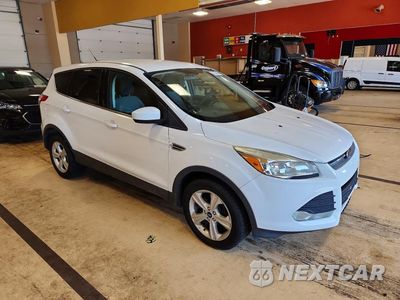 Czwarte zdjęcie samochodu z boku: 2015 FORD ESCAPE SE VIN:1FMCU0GX1FUA48298 - miniatura