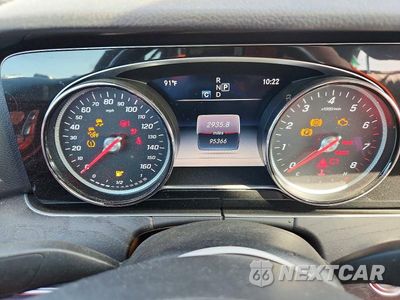 Zdjęcie 9 z 13 samochodu: 2017 MERCEDES-BENZ E 300 VIN:WDDZF4JB9HA164808 - miniatura