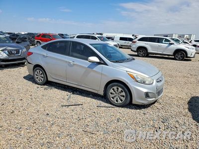 Czwarte zdjęcie samochodu z boku: 2016 HYUNDAI ACCENT SE VIN:KMHCT4AEXGU060176 - miniatura
