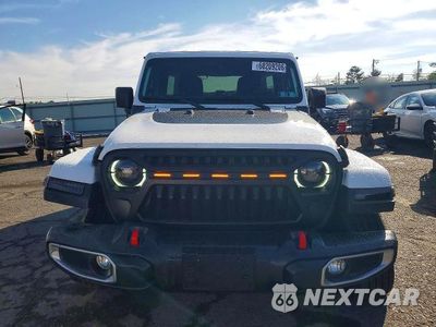 Piąte zdjęcie samochodu w środku: 2018 JEEP WRANGLER UNLIMITED SAHARA VIN:1C4HJXEGXJW309293 - miniatura