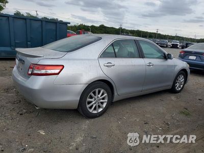 Trzecie zdjęcie samochodu z tyłu: 2010 TOYOTA CAMRY XLE V6 VIN:4T1BK3EK3AU102302 - miniatura