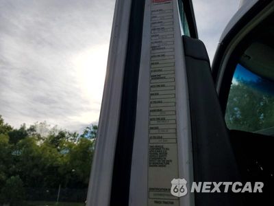Zdjęcie 11 z 13 samochodu: 2015 KENWORTH T680 SEMI TRUCK VIN:1XKYA48X2FJ462463 - miniatura