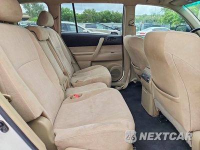 Zdjęcie 11 z 13 samochodu: 2011 TOYOTA HIGHLANDER BASE VIN:5TDZK3EH6BS049723 - miniatura