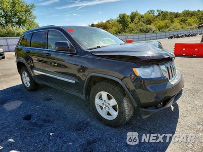 Czwarte zdjęcie samochodu z boku: 2012 JEEP GRAND CHEROKEE LAREDO VIN:1C4RJFAG1CC219300 - miniatura