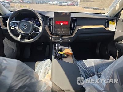 Zdjęcie 9 z 15 samochodu: 2026 VOLVO XC60 PLUS VIN:YV4M12RC0T1498803 - miniatura
