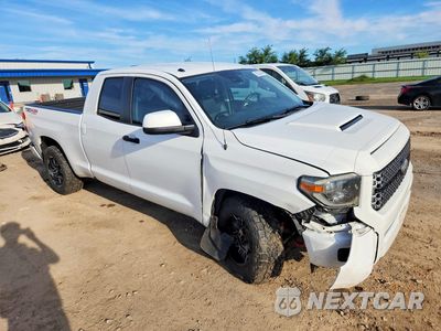 Czwarte zdjęcie samochodu z boku: 2018 TOYOTA TUNDRA SR5 VIN:5TFUW5F16JX749374 - miniatura