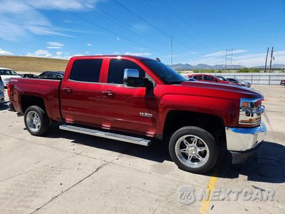 Czwarte zdjęcie samochodu z boku: 2017 CHEVROLET SILVERADO K1500 LT VIN:3GCUKREC6HG351666 - miniatura