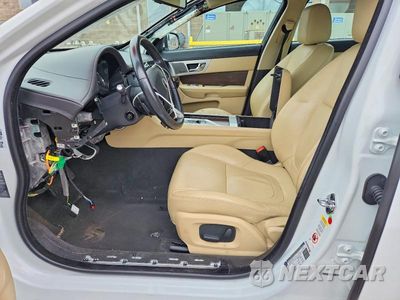 Zdjęcie 7 z 13 samochodu: 2014 JAGUAR XF VIN:SAJWJ0EF5E8U11635 - miniatura