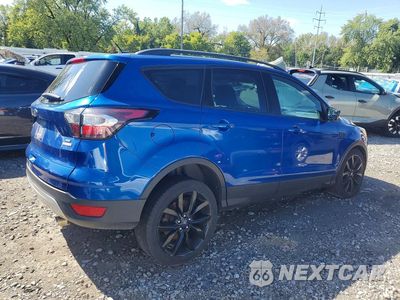 Trzecie zdjęcie samochodu z tyłu: 2017 FORD ESCAPE SE VIN:1FMCU0GD6HUE92107 - miniatura