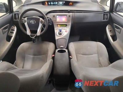 Zdjęcie 8 z 13 samochodu: 2013 TOYOTA PRIUS TWO VIN:JTDKN3DU6D0345709 - miniatura