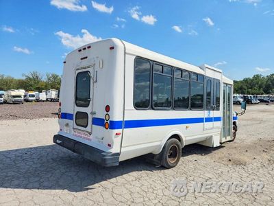 Czwarte zdjęcie samochodu z boku: 2009 FORD ECONOLINE E450 SUPER DUTY CUTAWAY VAN VIN:1FDFE45S29DA69111 - miniatura