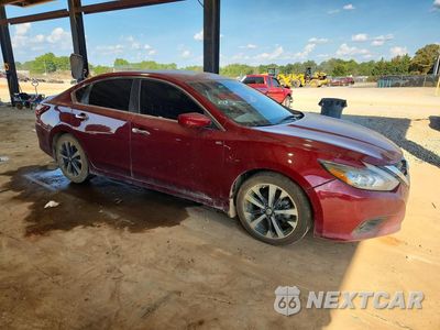 Czwarte zdjęcie samochodu z boku: 2018 NISSAN ALTIMA 2.5 SR VIN:1N4AL3APXJC295669 - miniatura