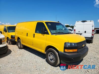 Czwarte zdjęcie samochodu z boku: 2021 CHEVROLET EXPRESS G2500 DELIVERY VAN VIN:1GCWGAFPXM1174349 - miniatura