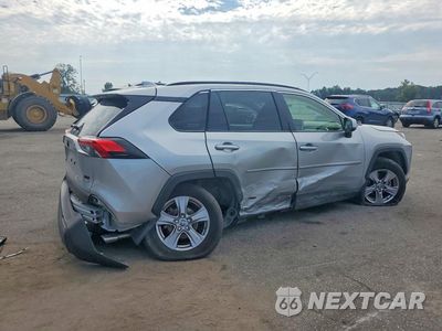 Trzecie zdjęcie samochodu z tyłu: 2025 TOYOTA RAV4 HYBRID XLE VIN:JTMRWRFV9SJ075080 - miniatura
