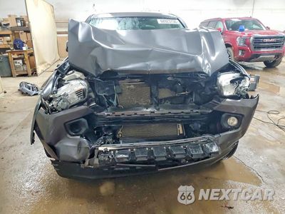 Piąte zdjęcie samochodu w środku: 2017 TOYOTA TACOMA SR5 V6 VIN:5TFAZ5CN8HX046208 - miniatura