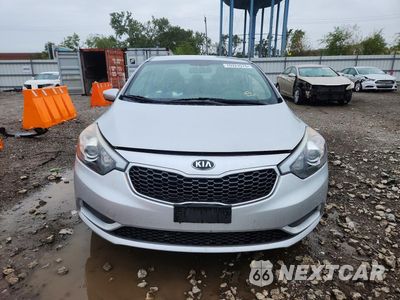 Piąte zdjęcie samochodu w środku: 2016 KIA FORTE LX VIN:KNAFK4A65G5568284 - miniatura