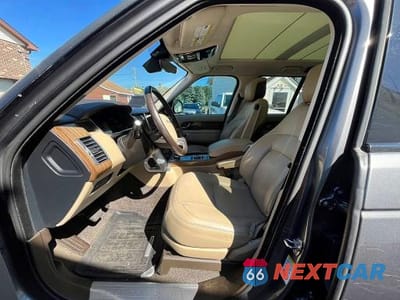 Zdjęcie 9 z 13 samochodu: 2018 LAND ROVER RANGE ROVER HSE VIN:SALGS2SV0JA383312 - miniatura