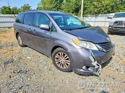 Czwarte zdjęcie samochodu z boku: 2016 TOYOTA SIENNA XLE 8-PASSENGER VIN:5TDYK3DC9GS751902 - miniatura