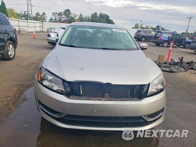 Piąte zdjęcie samochodu w środku: 2013 VOLKSWAGEN PASSAT SE VIN:1VWBP7A36DC090035 - miniatura