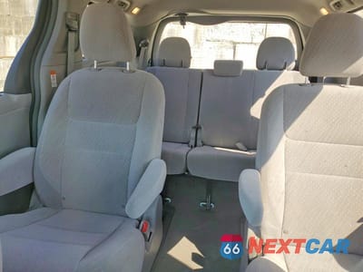 Zdjęcie 10 z 13 samochodu: 2018 TOYOTA SIENNA LE VIN:5TDJZ3DCXJS193238 - miniatura