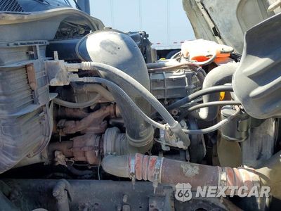 Zdjęcie 10 z 12 samochodu: 2015 FREIGHTLINER CASCADIA 125 VIN:3AKJGEDV1FSGG3941 - miniatura