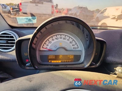 Zdjęcie 9 z 12 samochodu: 2013 SMART FORTWO PURE VIN:WMEEJ3BA1DK687771 - miniatura