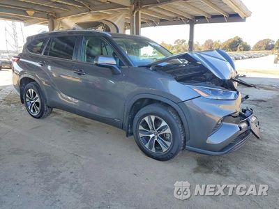 Czwarte zdjęcie samochodu z boku: 2023 TOYOTA HIGHLANDER HYBRID XLE VIN:5TDKBRCH6PS593086 - miniatura