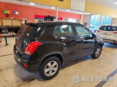 Trzecie zdjęcie samochodu z tyłu: 2019 CHEVROLET TRAX LS VIN:3GNCJNSB9KL360015 - miniatura