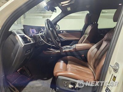 Zdjęcie 7 z 13 samochodu: 2025 BMW X7 M60I VIN:5UX33EM09S9W47716 - miniatura