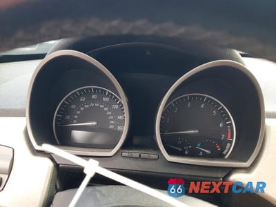 Zdjęcie 9 z 12 samochodu: 2003 BMW Z4 2.5 VIN:4USBT33453LS40268 - miniatura