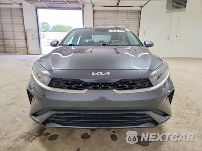 Piąte zdjęcie samochodu w środku: 2024 KIA FORTE LXS VIN:3KPF24AD3RE739896 - miniatura