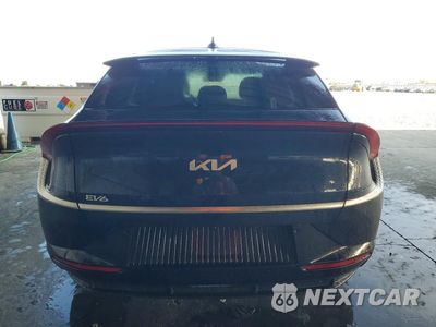 Zdjęcie 6 z 12 samochodu: 2023 KIA EV6 WIND VIN:KNDC34LAXP5602580 - miniatura
