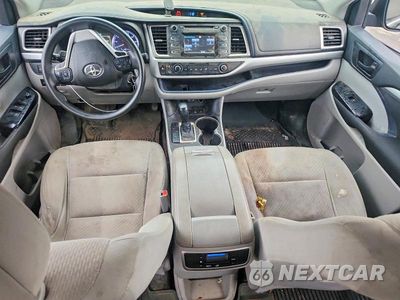 Zdjęcie 8 z 13 samochodu: 2019 TOYOTA HIGHLANDER LE VIN:5TDBZRFHXKS943349 - miniatura