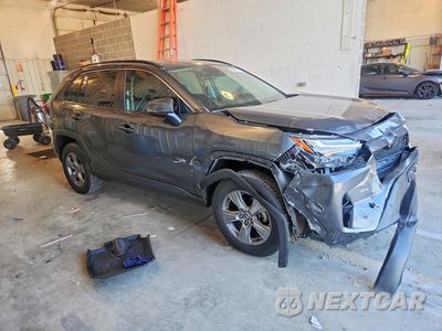 Czwarte zdjęcie samochodu z boku: 2024 TOYOTA RAV4 XLE VIN:2T3P1RFV4RW419223 - miniatura