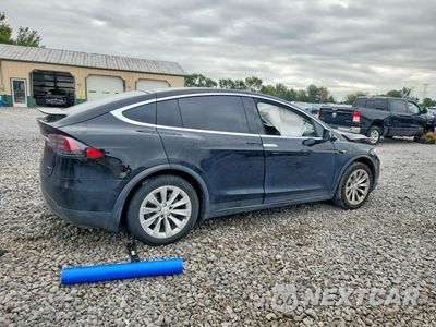 Trzecie zdjęcie samochodu z tyłu: 2018 TESLA MODEL X VIN:5YJXCDE28JF142395 - miniatura