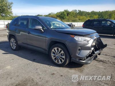 Czwarte zdjęcie samochodu z boku: 2021 TOYOTA RAV4 XLE PREMIUM VIN:JTMA1RFV9MD082981 - miniatura