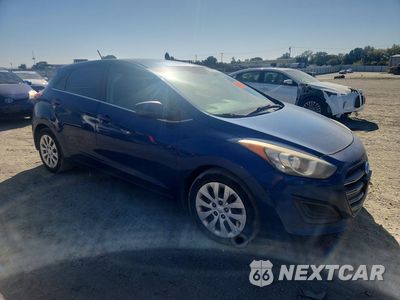 Czwarte zdjęcie samochodu z boku: 2016 HYUNDAI ELANTRA GT BASE VIN:KMHD35LH1GU257089 - miniatura