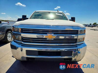 Piąte zdjęcie samochodu w środku: 2018 CHEVROLET SILVERADO C2500 HEAVY DUTY VIN:1GC2CUEG1JZ198727 - miniatura