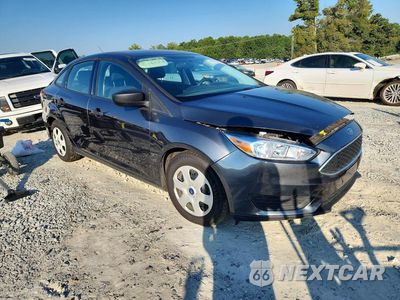 Czwarte zdjęcie samochodu z boku: 2018 FORD FOCUS S VIN:1FADP3E28JL259804 - miniatura