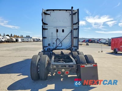 Zdjęcie 6 z 14 samochodu: 2014 FREIGHTLINER CASCADIA SEMI TRUCK VIN:3AKJGLD52ESFV9322 - miniatura