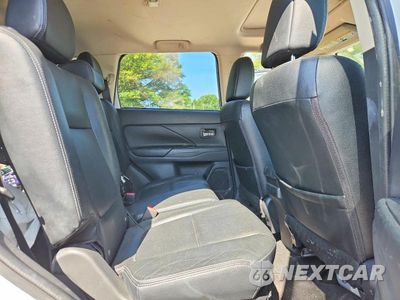 Zdjęcie 11 z 13 samochodu: 2014 MITSUBISHI OUTLANDER SE VIN:JA4AD3A30EZ014061 - miniatura