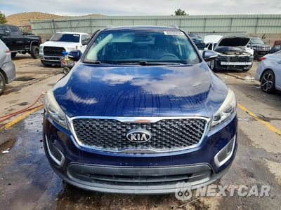 Piąte zdjęcie samochodu w środku: 2018 KIA SORENTO LX V6 VIN:5XYPG4A57JG370188 - miniatura