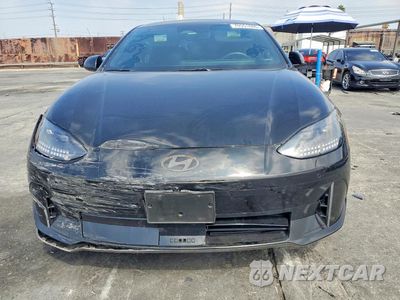 Piąte zdjęcie samochodu w środku: 2023 HYUNDAI IONIQ 6 SEL VIN:KMHM34ACXPA018711 - miniatura