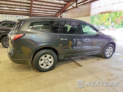Trzecie zdjęcie samochodu z tyłu: 2016 CHEVROLET TRAVERSE LS VIN:1GNKVFED6GJ165880 - miniatura