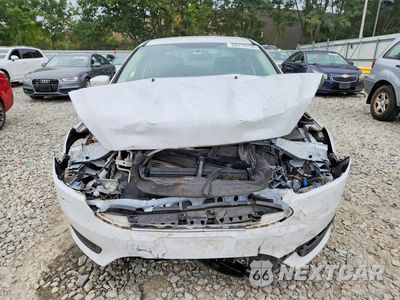 Piąte zdjęcie samochodu w środku: 2018 FORD FOCUS SE VIN:1FADP3F28JL315240 - miniatura