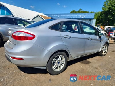 Trzecie zdjęcie samochodu z tyłu: 2018 FORD FIESTA SE VIN:3FADP4BJ9JM116408 - miniatura