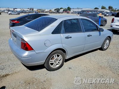 Trzecie zdjęcie samochodu z tyłu: 2005 FORD FOCUS ZX4 VIN:1FAFP34N25W246197 - miniatura