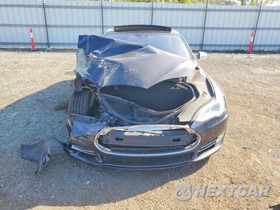 Piąte zdjęcie samochodu w środku: 2015 TESLA MODEL S VIN:5YJSA1E23FF109486 - miniatura