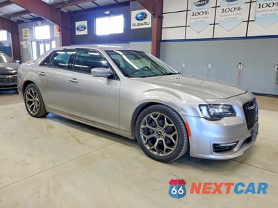 Czwarte zdjęcie samochodu z boku: 2018 CHRYSLER 300 S VIN:2C3CCABG1JH266794 - miniatura